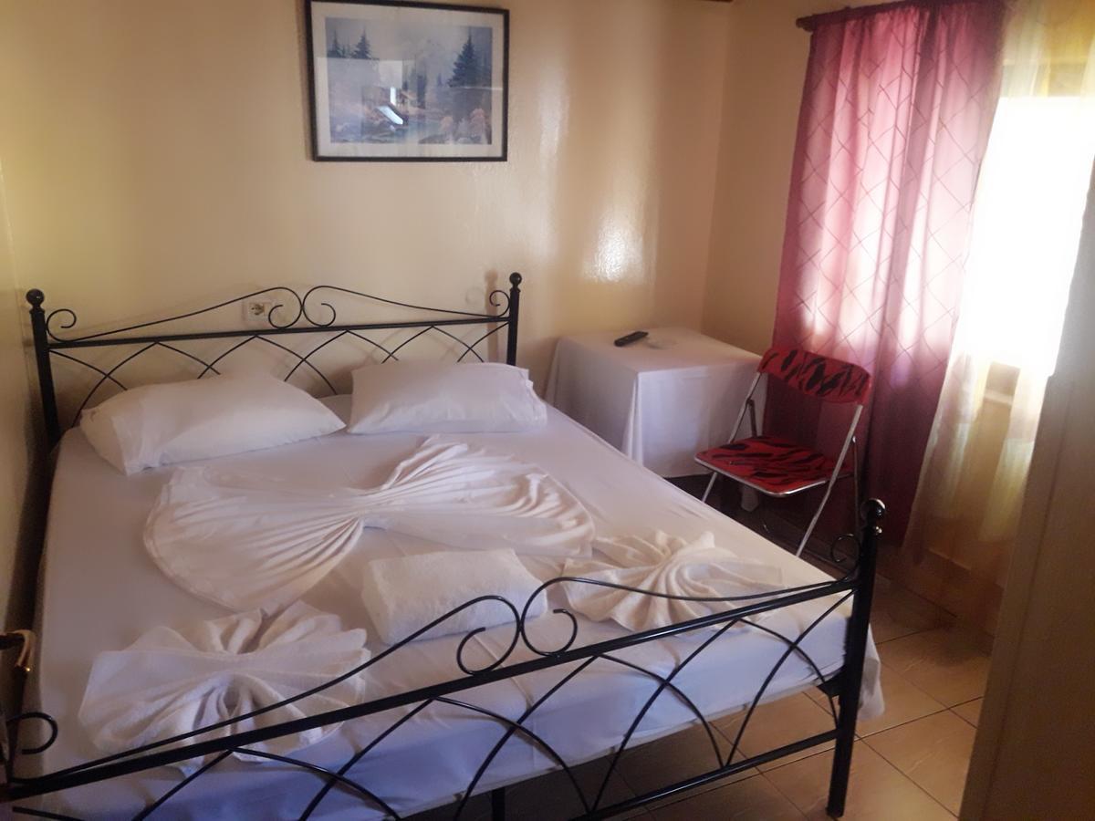 Dafina Hotel Tirana Zewnętrze zdjęcie
